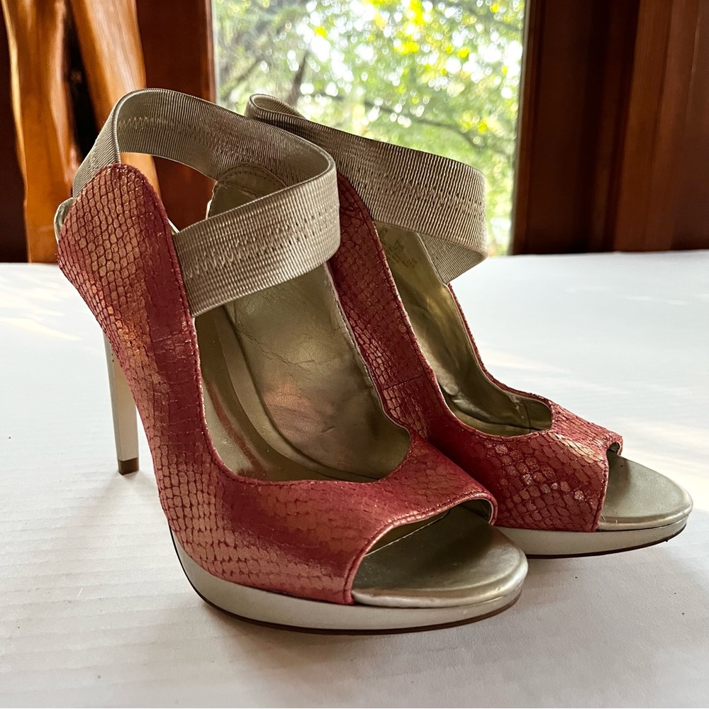 CARLOS SANTANA Sexy Pink Gold shimmer stiletto pumps elastic strap leather 7.5